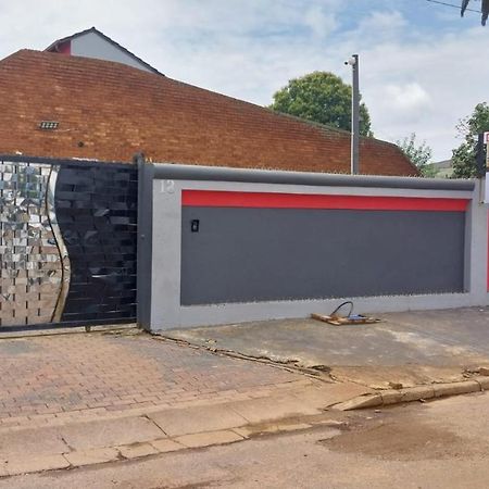 Jay'S Guest House Witbank Bagian luar foto