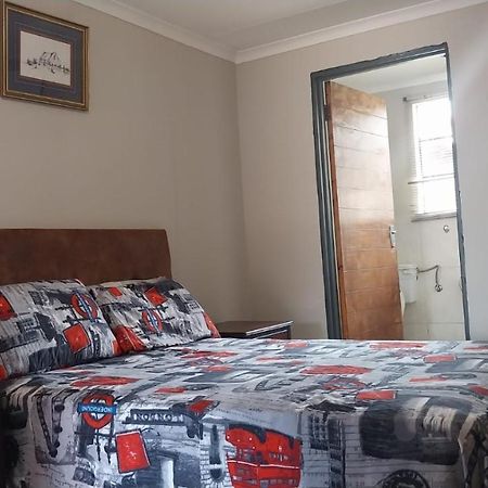 Jay'S Guest House Witbank Bagian luar foto