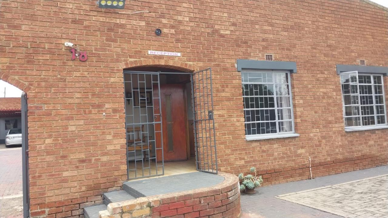 Jay'S Guest House Witbank Bagian luar foto