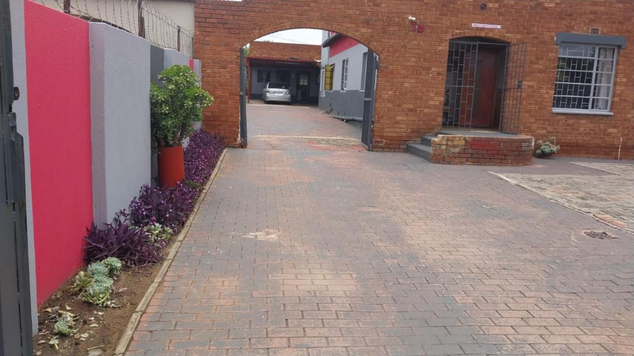 Jay'S Guest House Witbank Bagian luar foto
