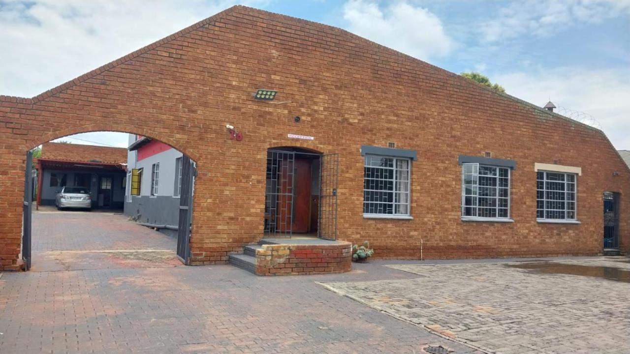 Jay'S Guest House Witbank Bagian luar foto