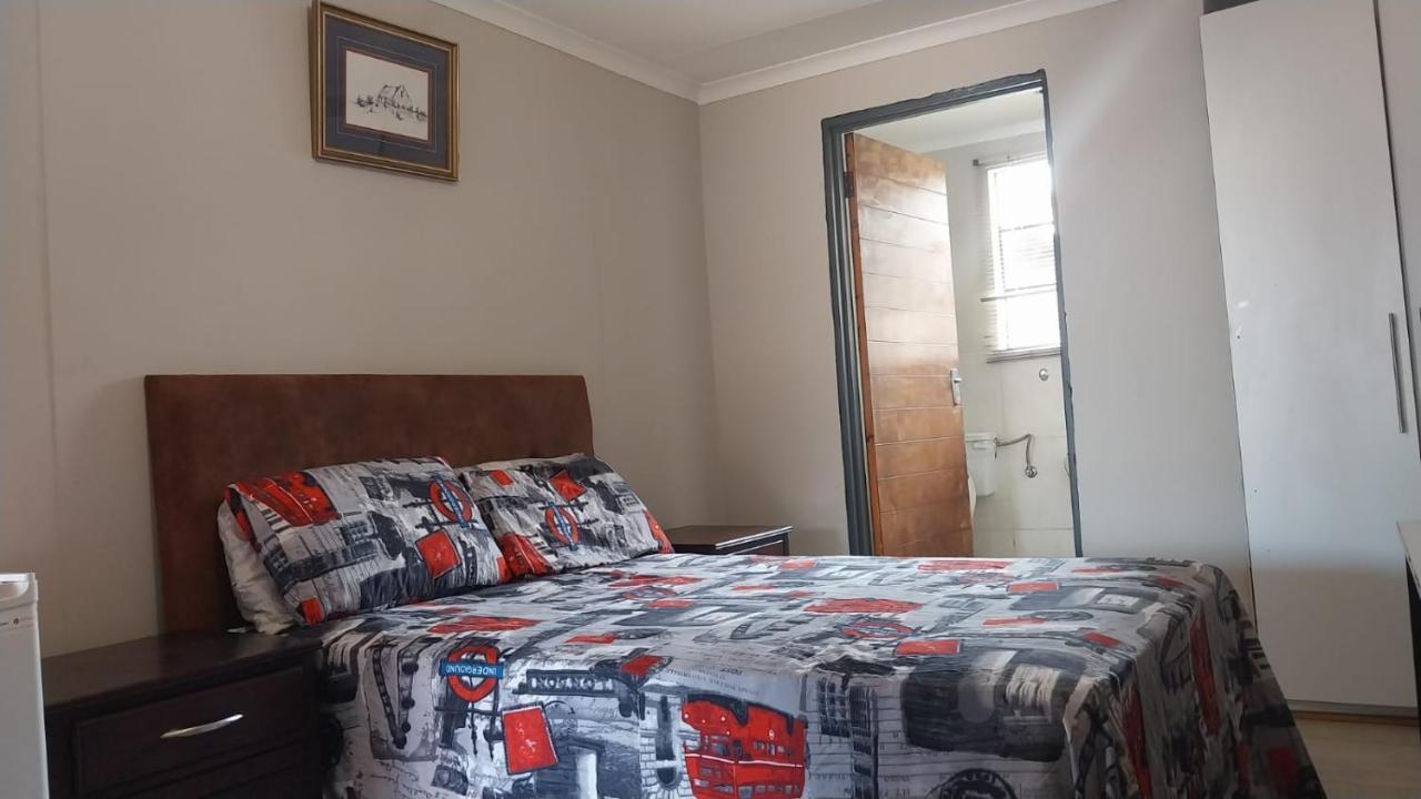 Jay'S Guest House Witbank Bagian luar foto