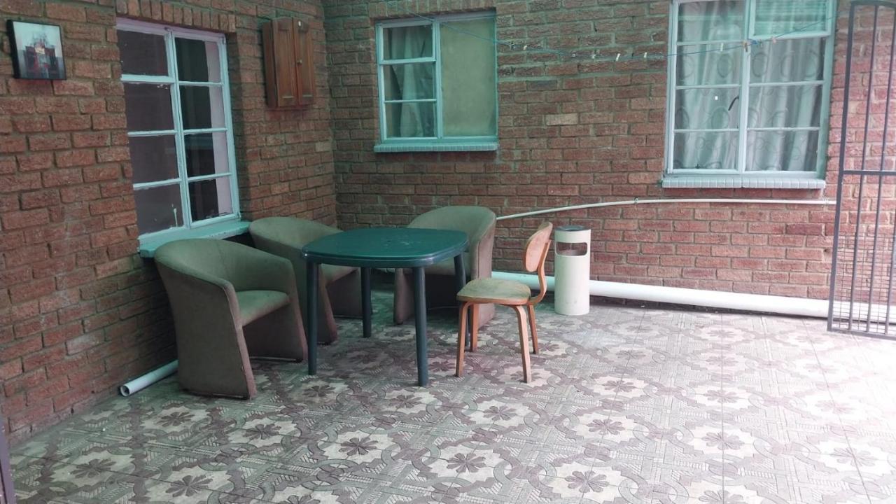 Jay'S Guest House Witbank Bagian luar foto