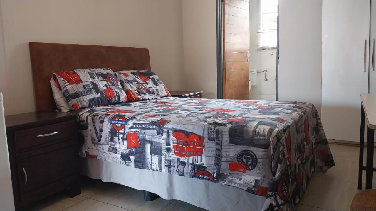 Jay'S Guest House Witbank Bagian luar foto
