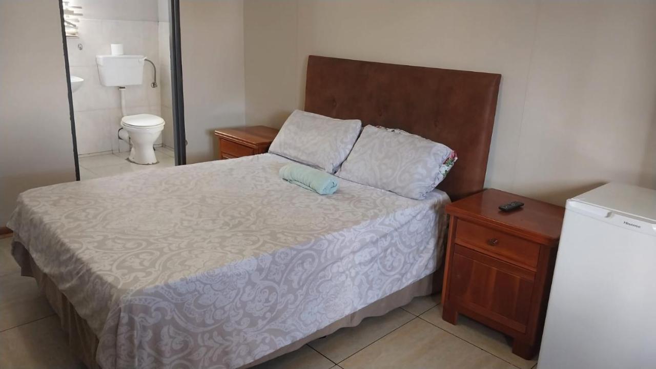 Jay'S Guest House Witbank Bagian luar foto