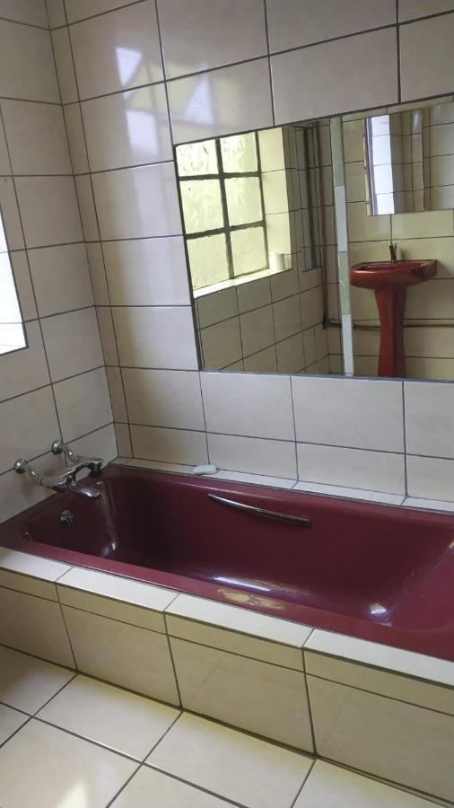 Jay'S Guest House Witbank Bagian luar foto